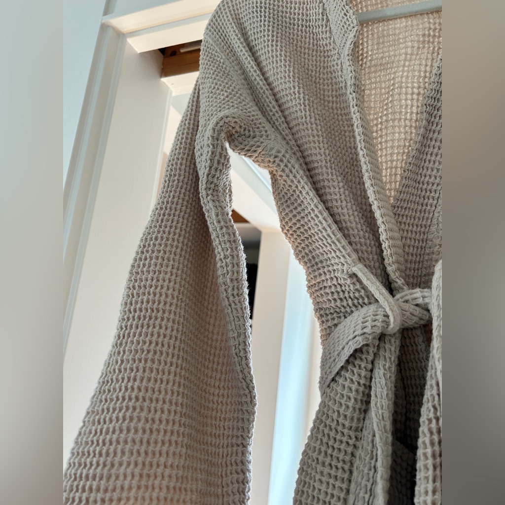 Coyuchi Robe Light Grey — image 2 of 3